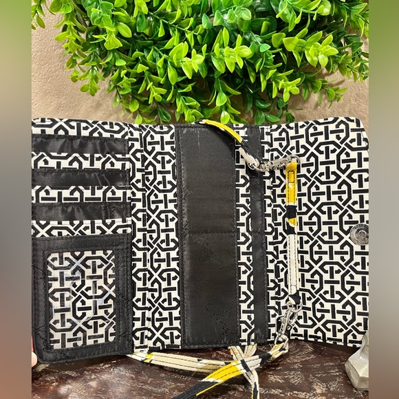 🐢REMOVING LISTING 1/5/26🐢 VERA BRADLEY DOGWOOD WALLET w/ CROSSBODY STRAP - Picture 2 of 10